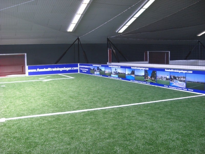 Die Kunstrasen-Courts in der SOCCARENA Die Kunstrasen-Courts in der SOCCARENA